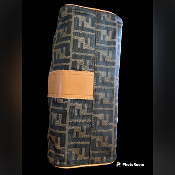 Fendi handbag Authentic PRISTINE CONDITION! - Picture 5 of 9